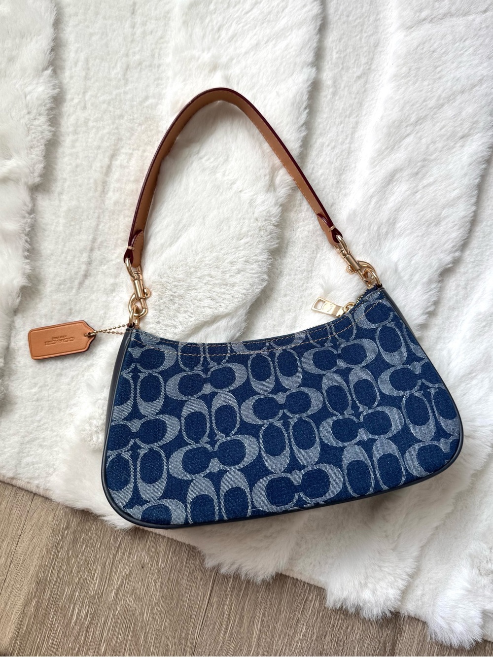 Coach Teri Shoulder Bag in Signature Denim - Picture 2 of 9